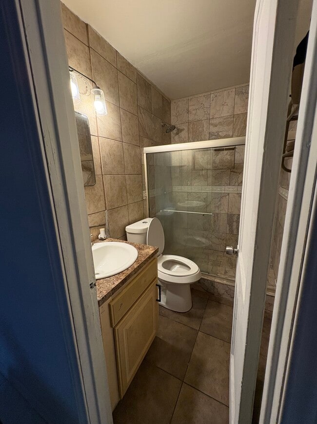 Building Photo - 3225 Schieffer Ave