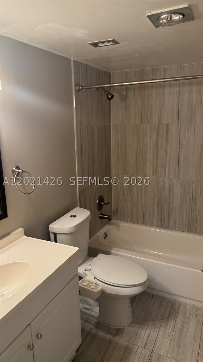 Building Photo - 1470 NE 125th Terrace