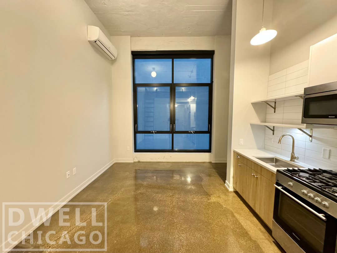 Building Photo - 152 W Huron St