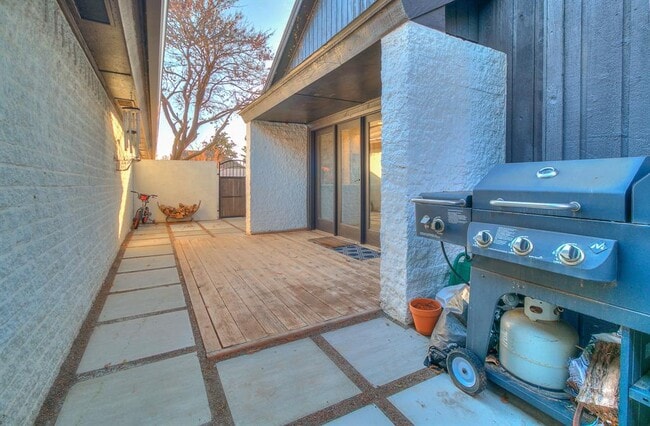 Building Photo - 3813 Ives Way