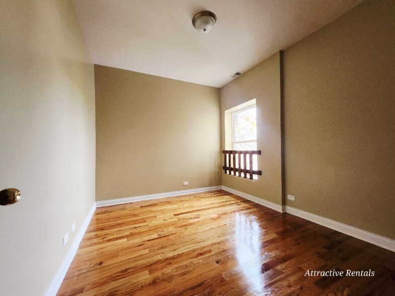 Building Photo - 207 N Parkside Ave