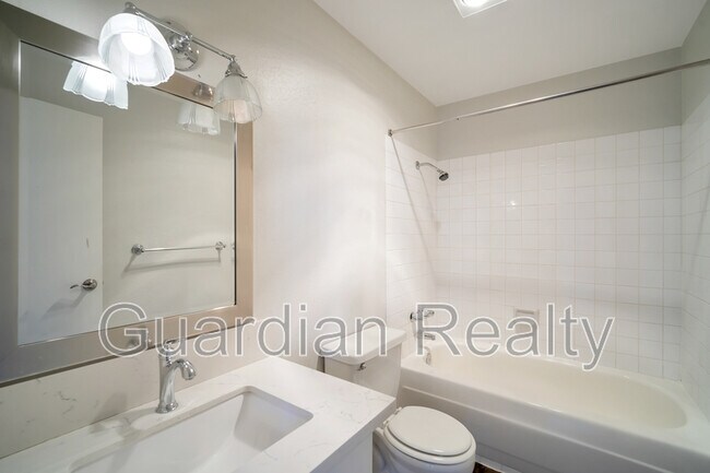 Building Photo - 2882 Calle Del Oro
