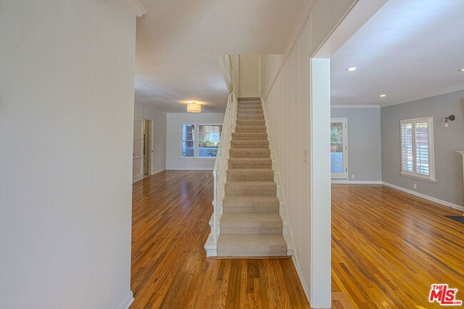 Building Photo - 2318 Canyon Dr