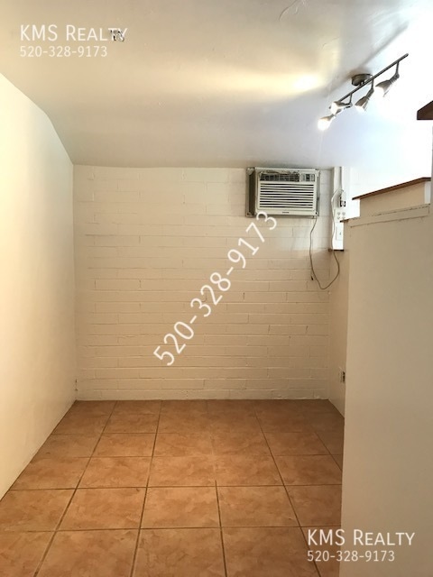 Building Photo - 625 N Desert Ave