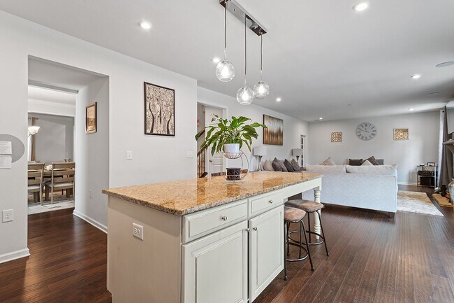 Building Photo - Luxurious 4 bedroom home in Jordan Pointe!