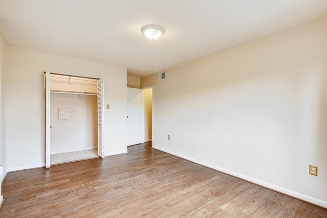 Building Photo - 7611 Maple Ave