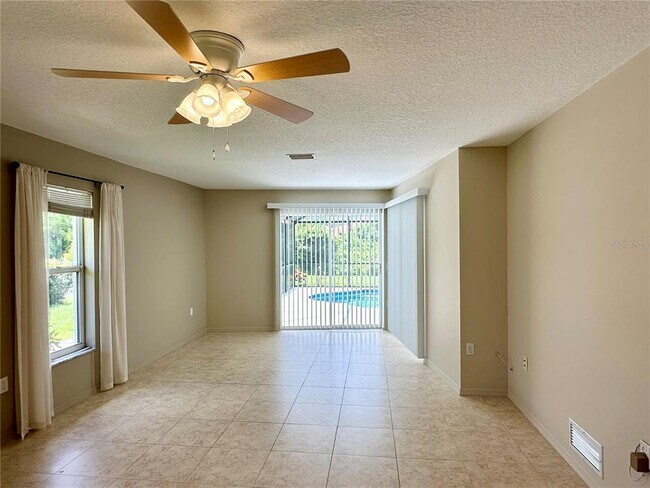 Building Photo - 5024 Southern Pine Cir