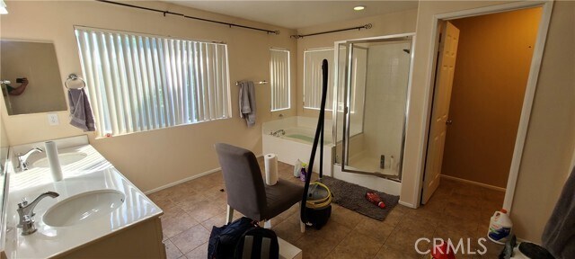 Building Photo - 2563 Gilbert Ave