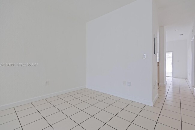 Building Photo - 1663 SE 27th Dr