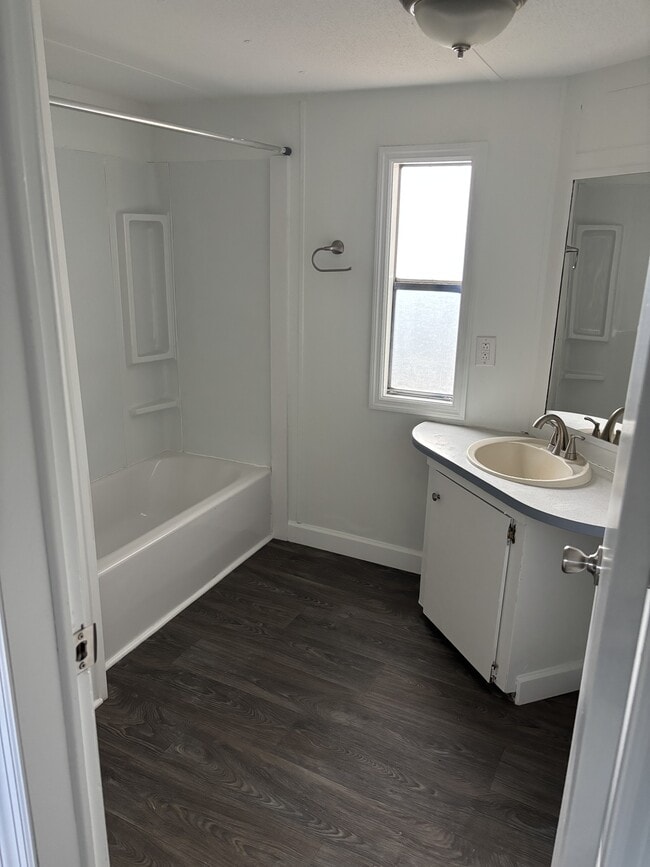 Building Photo - 527 Wancy Cir