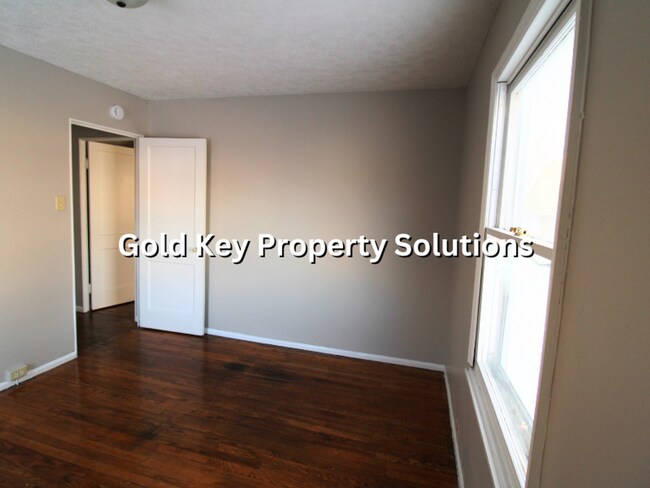 Building Photo - 3 BR 1 BA House with Garage and Enclosed Porch (NO SECTION 8)