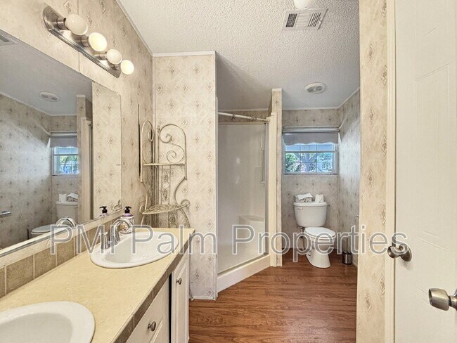 Building Photo - 7568 SE Swan Ave