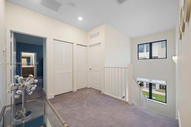 Building Photo - 4712 NW 83rd Ave