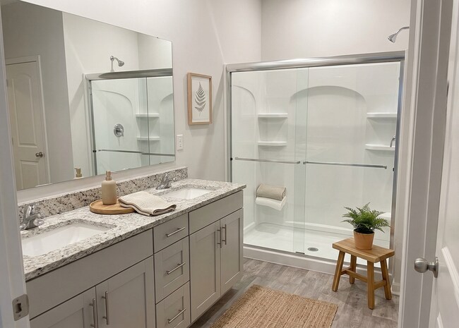 Building Photo - 4 bed 2 bath home in Somerville built in 2023