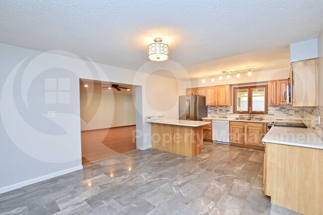 Building Photo - 6212 S Taylor Dr