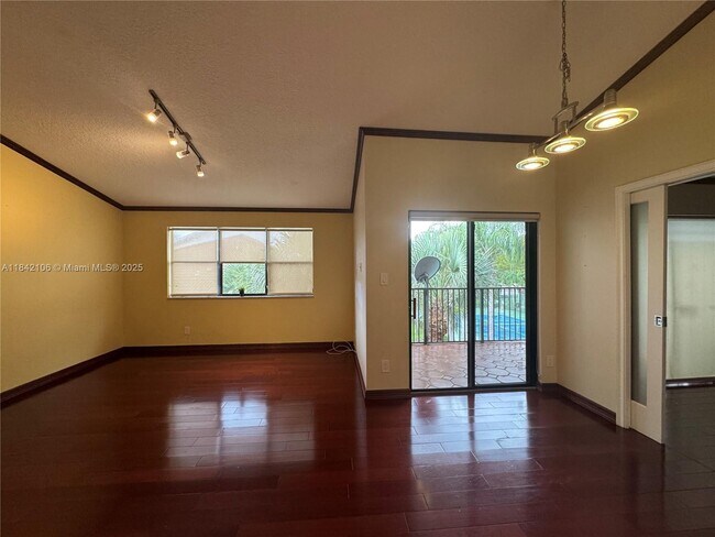 Building Photo - 540 S Park Rd