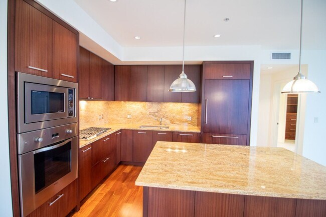 Building Photo - 1bd/1.5ba Bellevue Condo