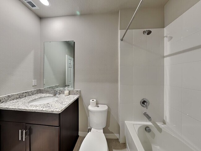 Building Photo - 2410 Brassie Ct