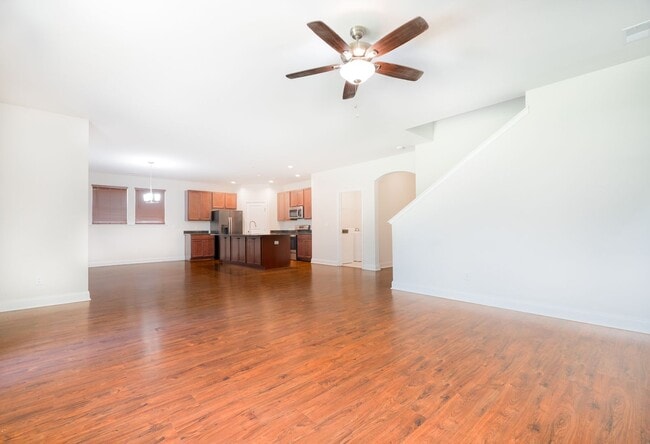 Building Photo - Modern Living in the Heart of Summerville!