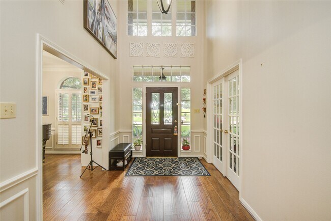 Building Photo - 3902 Lyndhurst Pl
