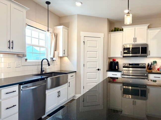 Building Photo - 1013 Berry Bnd