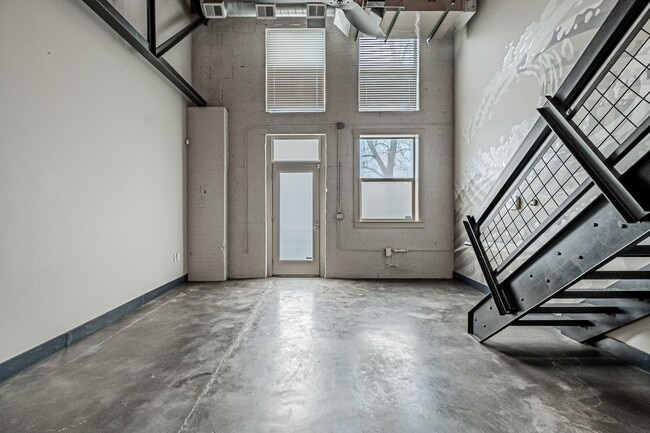 Building Photo - Industrial 1BD, 1BA Loft in Arts District ...