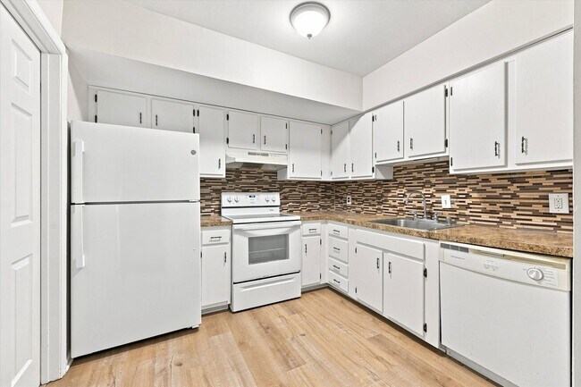 Building Photo - 701 Renner Rd