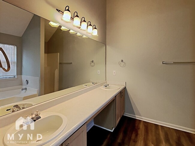 Building Photo - 3493 Riverview Chase Way
