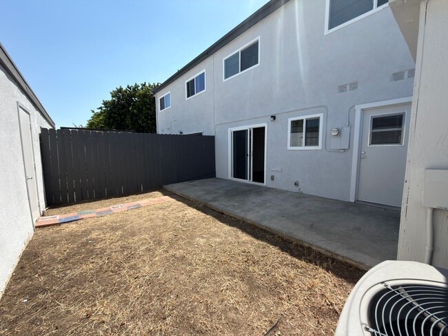 Building Photo - 4 BED, 2.5 BATH TOWNHOUSE STYLE CONDO- $3,575 ANAHEIM (LA PALMA & EUCLID)