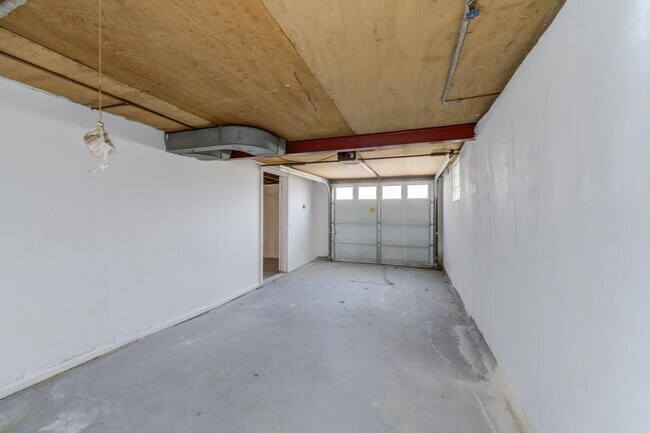 Building Photo - 7150 Manette Dr
