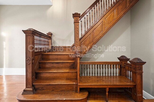 Building Photo - 2137 Russell Blvd