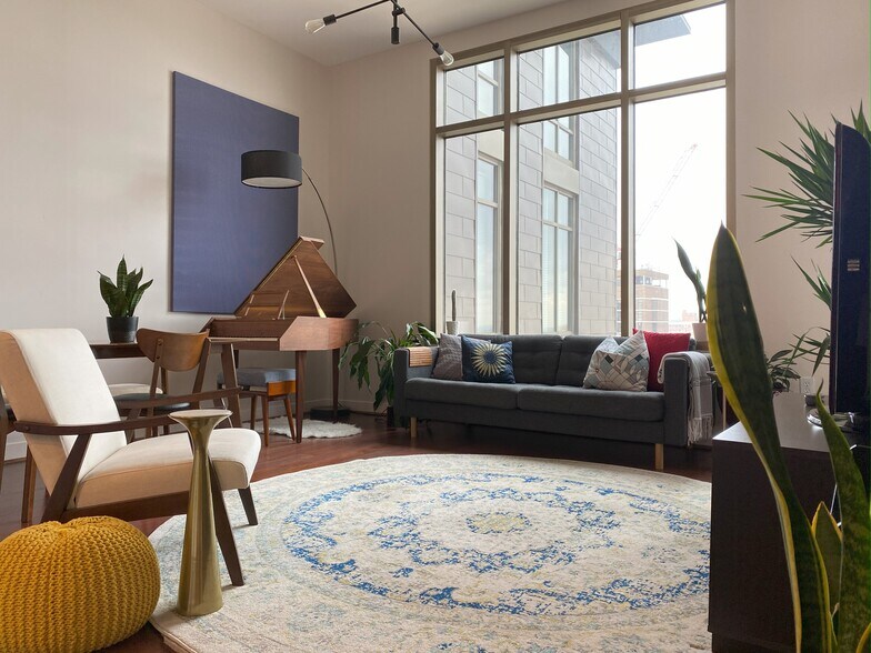 Living Room - 565 Peachtree St NE