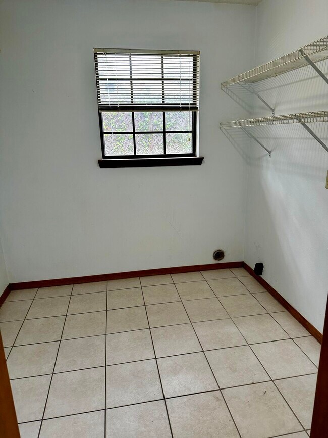 Building Photo - 109 Dominica Way