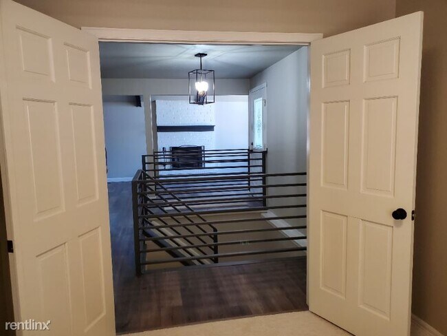 Building Photo - 5 br, 3 bath House - 596 Creekside Ct