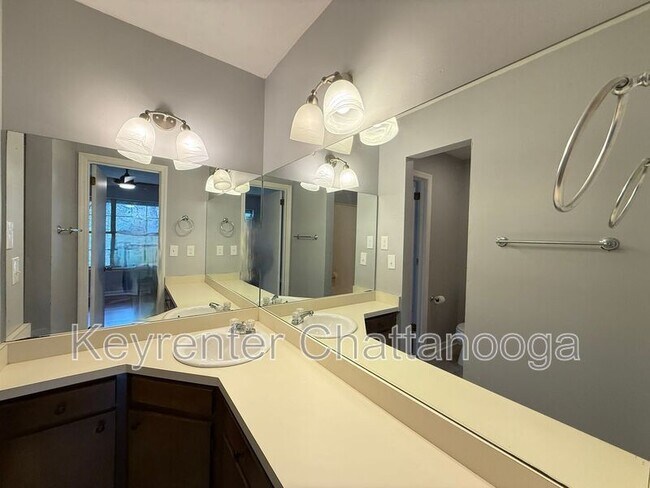 Building Photo - 208 Cliftview Dr