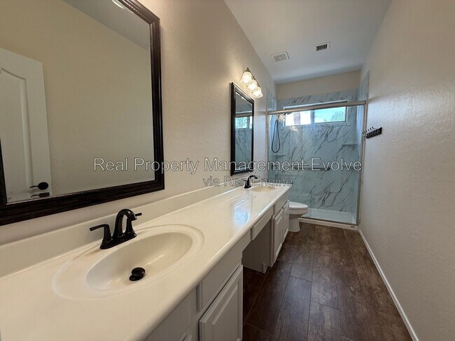 Building Photo - 1234 W Remington Dr