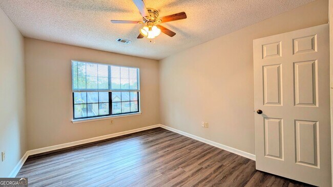 Building Photo - 2235 Old Hamilton Pl