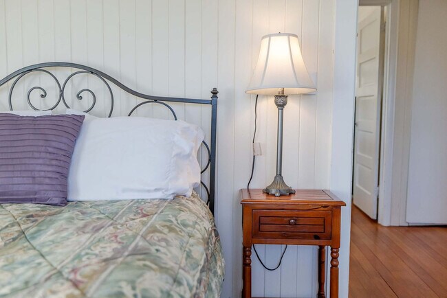 Building Photo - 640 S Columbia St