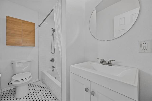 Building Photo - 11015 Stallcup Dr