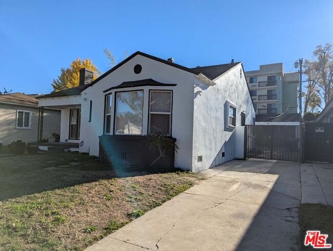 Building Photo - 3966 S Victoria Ave