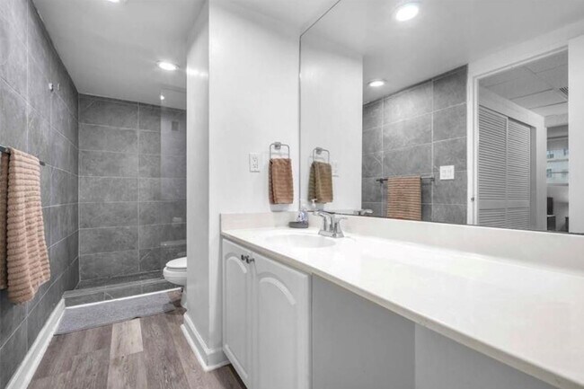 Building Photo - 4001 S Ocean Dr