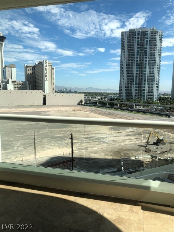 Building Photo - 2747 Paradise Rd