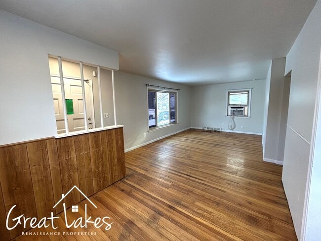 Building Photo - Charming 3 Bedroom 1 Bathroom now available for rent