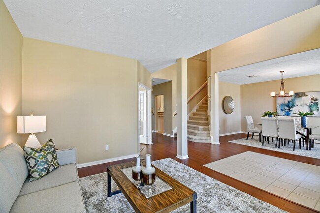 Building Photo - Beautifully Updated Home in Sugar Land’s S...
