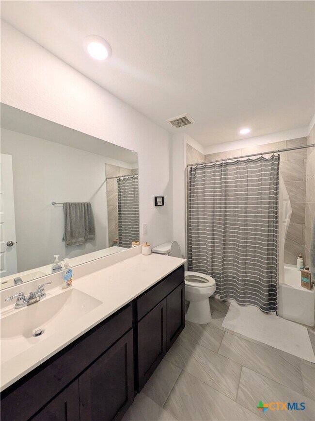 Building Photo - 118 Canopy Oak Rd