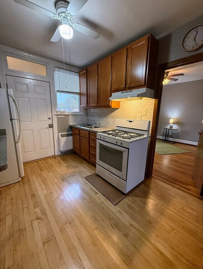 Building Photo - 6010 W Seminole St