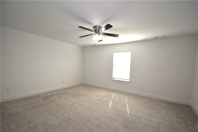 Building Photo - 4303 SW Bermuda Ave