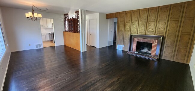 Building Photo - Midtown Terrace Home 2 Bedroom + Bonus Room