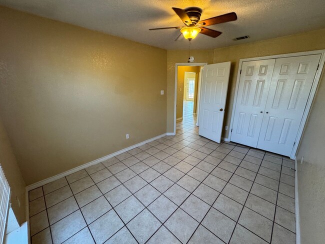 Building Photo - 2402 Simone Dr