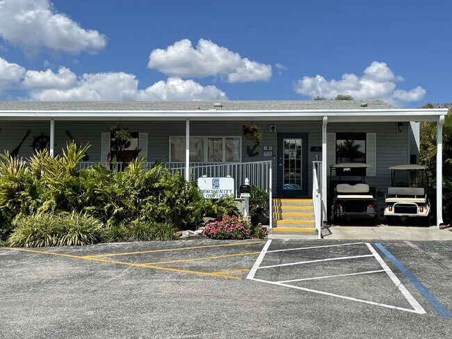 Building Photo - "Charming 2-Bed, 2-Bath Mobile Home Retreat in Harbor Cove!"